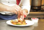 Trabajo como cocinero: más de 130 ofertas disponibles