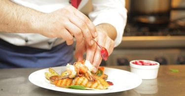 Trabajo como cocinero: más de 130 ofertas disponibles